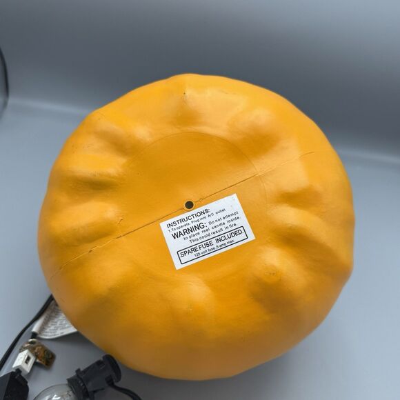 Unmarked Halloween Pumpkin Jack o'Lantern Blow Mold Light Incl 8" Tall - Picture 10 of 14